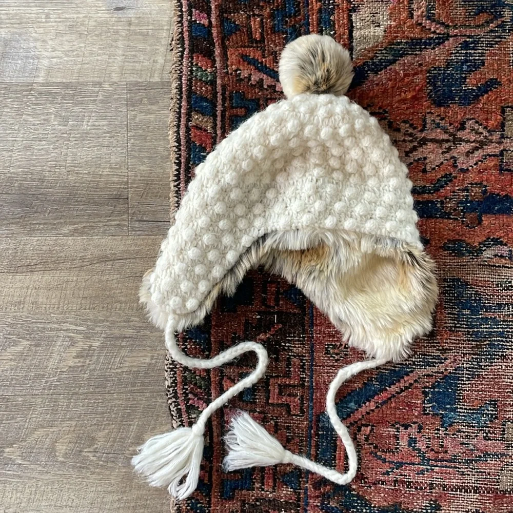 •| aerie hat - Picture 1 of 9